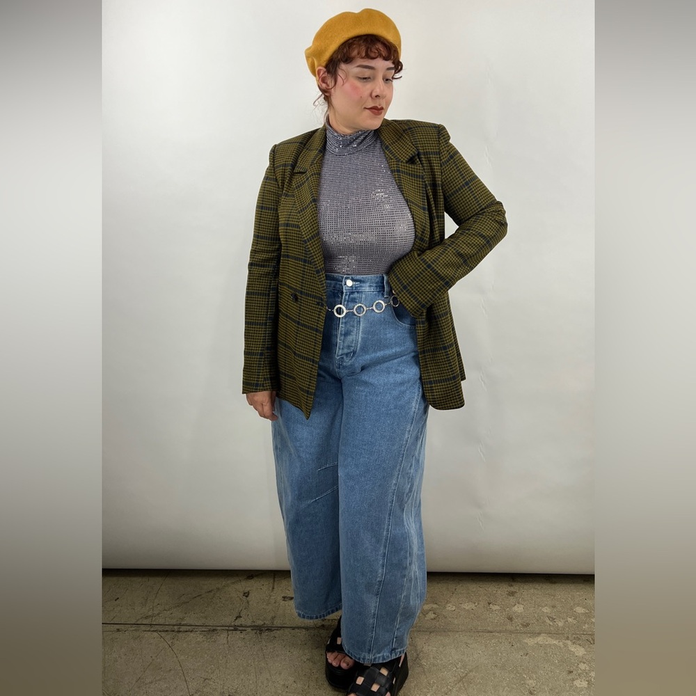 V. LOOK BOOK